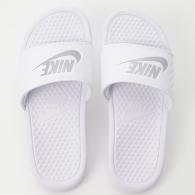 Nike 限定廃盤プラチナホワイトチェック ナイキベナッシ新品シャワーサンダル白の通販 By たつむし S Shop ナイキならラクマ Nike 限定廃盤プラチナホワイトチェック ナイキベナッシ新品シャワーサンダル白の通販 By たつむし S Shop ナイキならラクマ