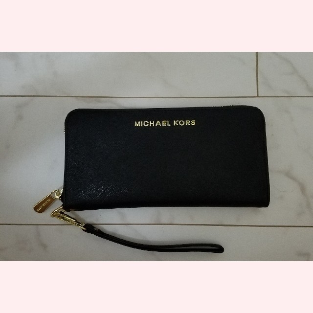 Michael Kors(マイケルコース)の新品未使用  MICHAEL KORS  長財布  黒  ブラック メンズのファッション小物(長財布)の商品写真