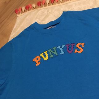 プニュズ(PUNYUS)のPUNYUS レインボーロゴTシャツブルーサイズ2(お笑い芸人)