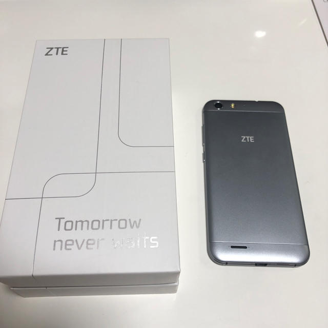 ANDROID(アンドロイド)のZTE BLADE V6 グレーSIMフリー（未使用品） スマホ/家電/カメラのスマートフォン/携帯電話(スマートフォン本体)の商品写真