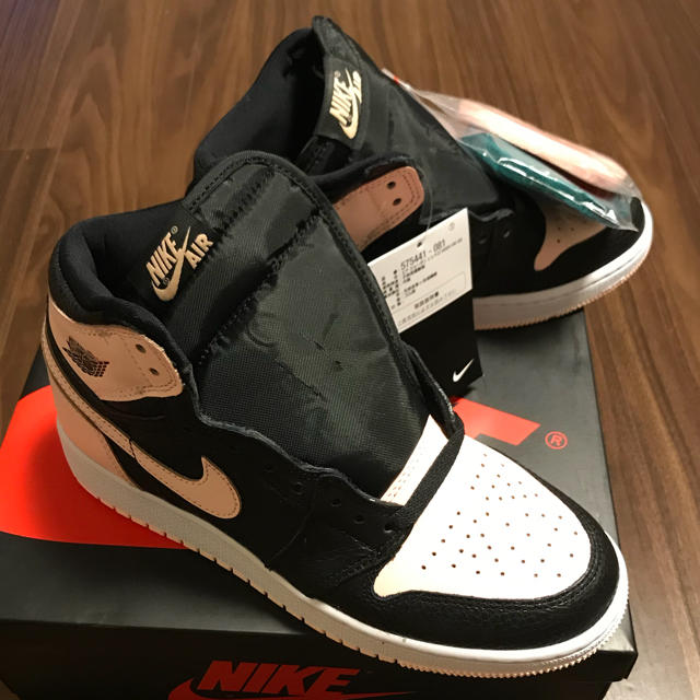 NIKE(ナイキ)の23.5cm AIR JORDAN 1 HIGH GS ピンク 新品 国内正規品 レディースの靴/シューズ(スニーカー)の商品写真