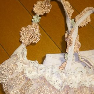 アクシーズファム(axes femme)のaxes femme 薔薇モチーフのクロスストラップキャミソール(キャミソール)