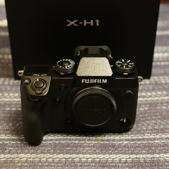 富士フイルム(フジフイルム)のFUJIFILM X-H1 富士フイルム フジフィルム フジフイルム スマホ/家電/カメラのカメラ(ミラーレス一眼)の商品写真