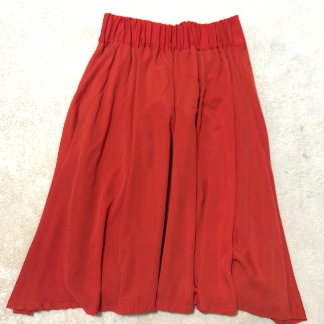 ZARA(ザラ)の赤 膝下スカート レディースのスカート(ひざ丈スカート)の商品写真