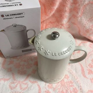 ルクルーゼ(LE CREUSET)の【限定品 レア・新品】ルクルーゼ コーヒー プレス フラワーレリーフ 800ml(調理道具/製菓道具)