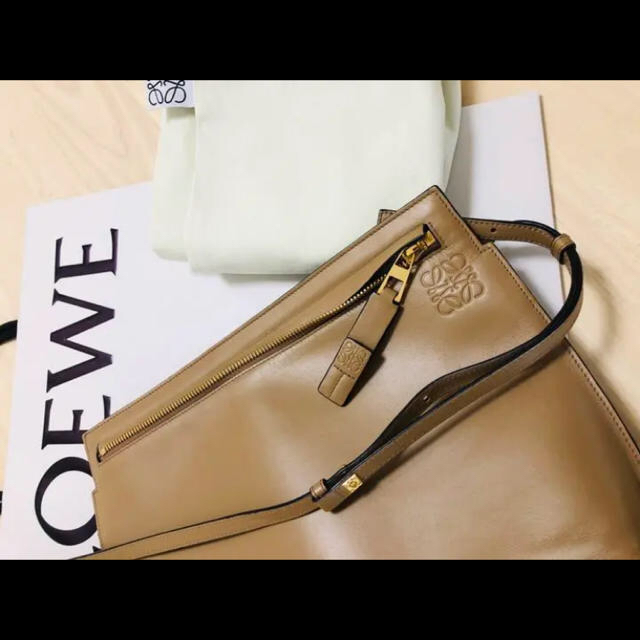 LOEWE(ロエベ)のロエベ  tポーチ レディースのバッグ(ショルダーバッグ)の商品写真