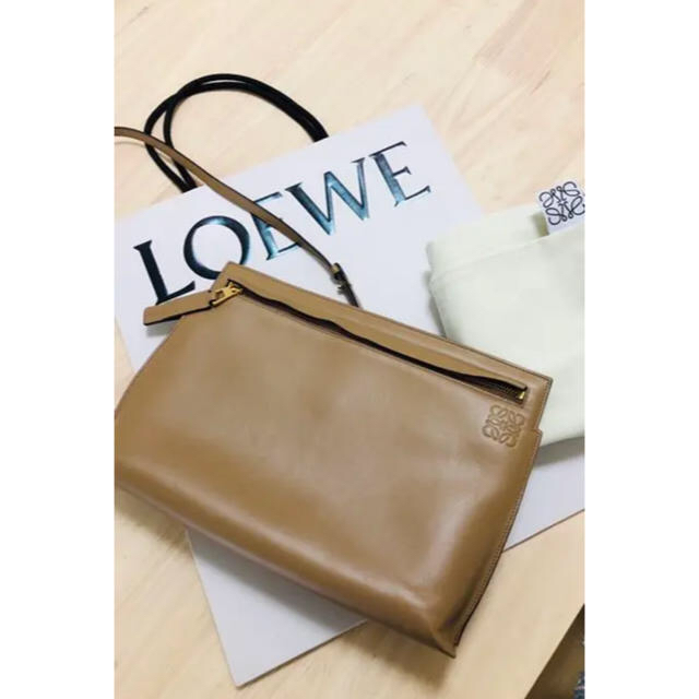 LOEWE(ロエベ)のロエベ  tポーチ レディースのバッグ(ショルダーバッグ)の商品写真