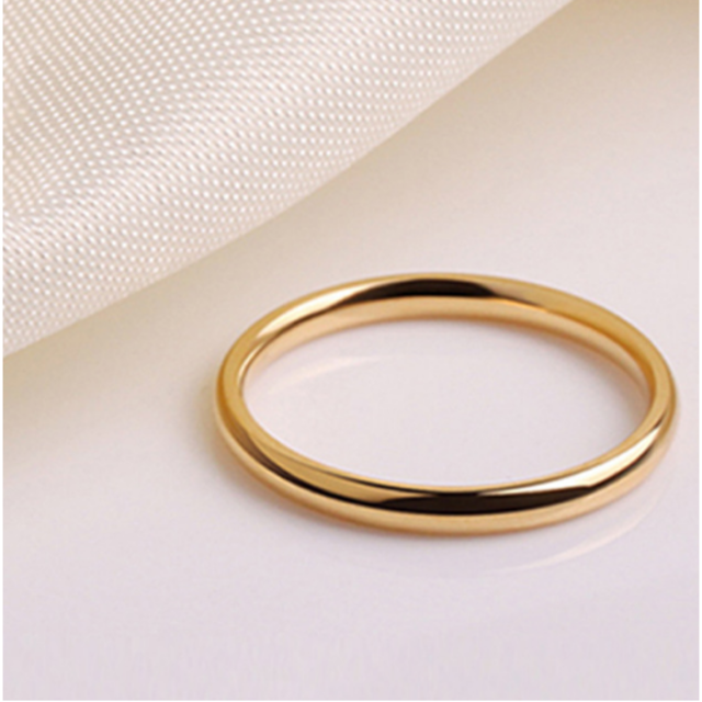 シンプルなファッションリング2mm　(ゴールド) レディースのアクセサリー(リング(指輪))の商品写真
