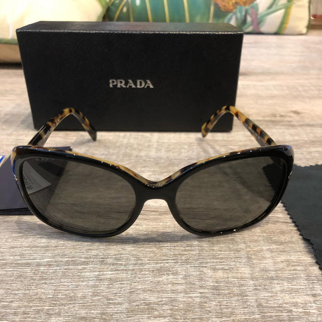 PRADA プラダ 新品サングラス