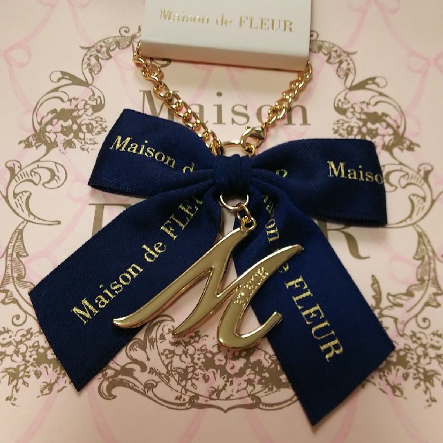 Maison de FLEUR(メゾンドフルール)のメゾンドフルール Maison de FLEUR 限定リボンチャーム M レディースのアクセサリー(チャーム)の商品写真