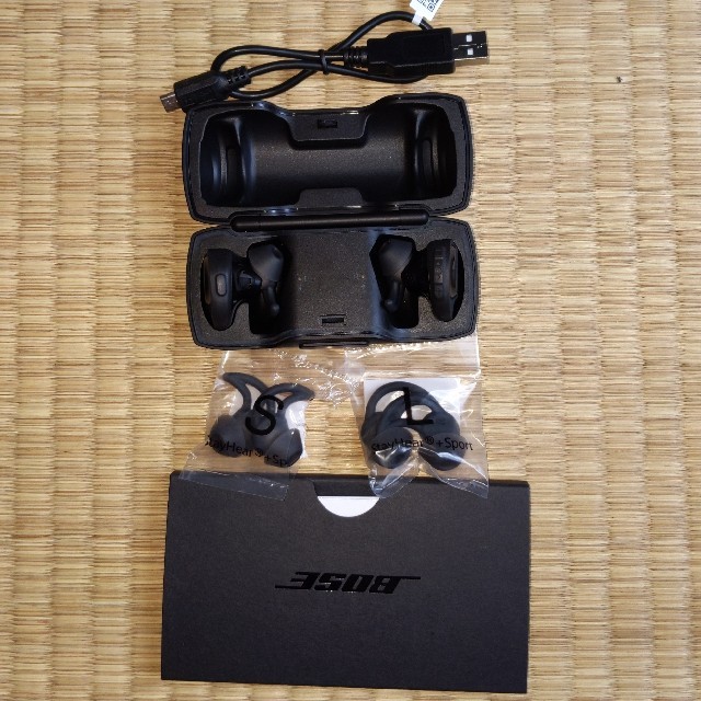 BOSE(ボーズ)のBOSE SoundSport Free 中古品 スマホ/家電/カメラのオーディオ機器(ヘッドフォン/イヤフォン)の商品写真