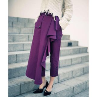 アメリヴィンテージ(Ameri VINTAGE)のAMERI FLARE RUFFLE CHINO PANTS (カジュアルパンツ)