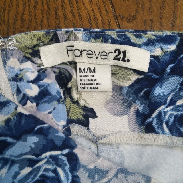 FOREVER 21(フォーエバートゥエンティーワン)のForever21 花柄 ミニ タイト スカート レディースのスカート(ミニスカート)の商品写真