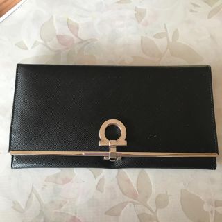 サルヴァトーレフェラガモ(Salvatore Ferragamo)の美品 サルヴァトーレフェラガモ 黒長財布(長財布)