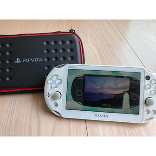 プレイステーションヴィータ(PlayStation Vita)のpsvita 本体 2000 ハードケース付き(携帯用ゲーム機本体)