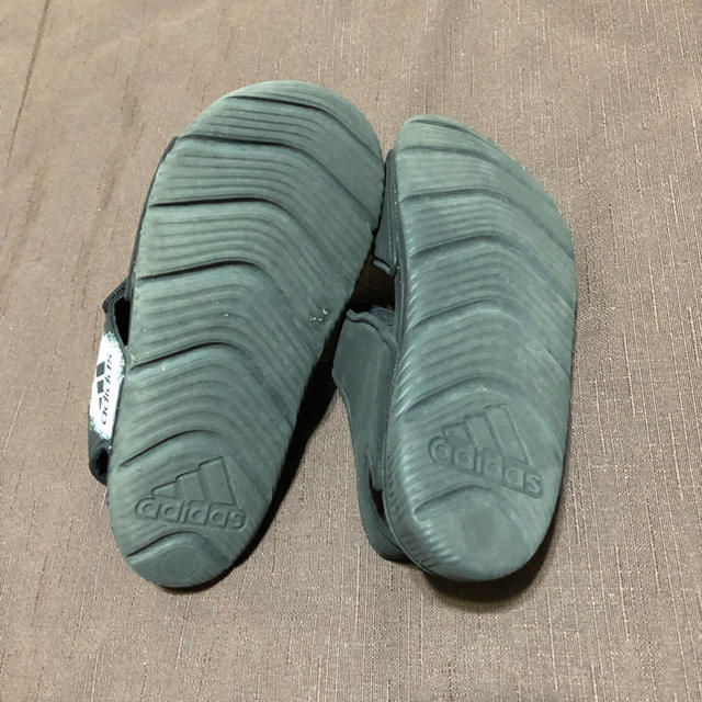 adidas(アディダス)のadidas サンダル キッズ/ベビー/マタニティのベビー靴/シューズ(~14cm)(サンダル)の商品写真