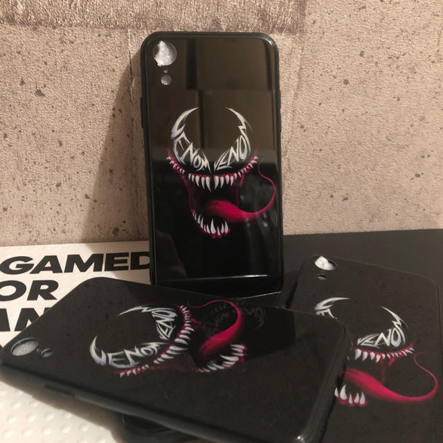 MARVEL VENOM 耐衝撃発光ガラスケース iphoneXR用カバーの通販 by ターキ屋   プロフ見てね｜ラクマ