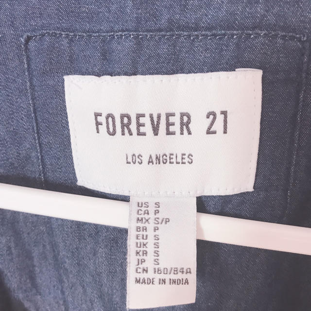 FOREVER 21(フォーエバートゥエンティーワン)のシャツワンピ レディースのワンピース(ひざ丈ワンピース)の商品写真