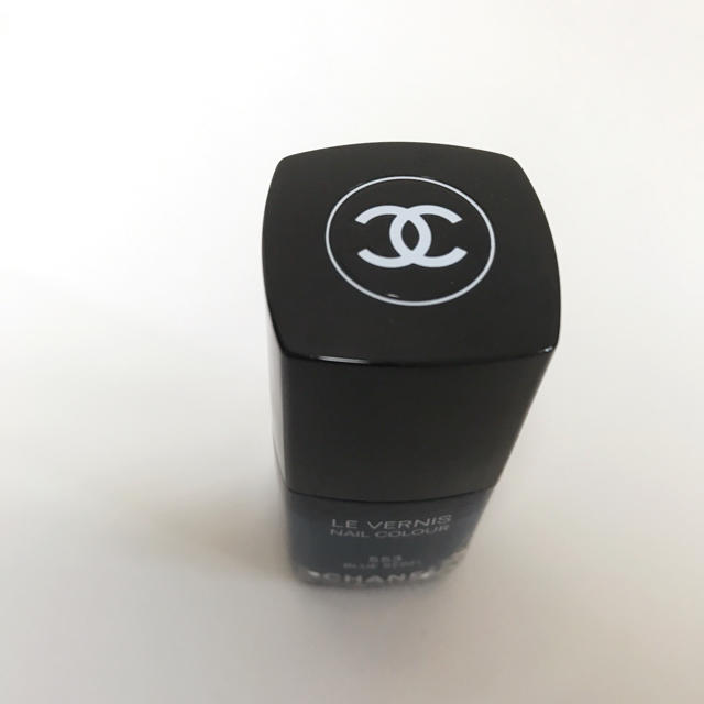 CHANEL(シャネル)のCHANEL ヴェルニ 533 ブルーレベル コスメ/美容のネイル(マニキュア)の商品写真