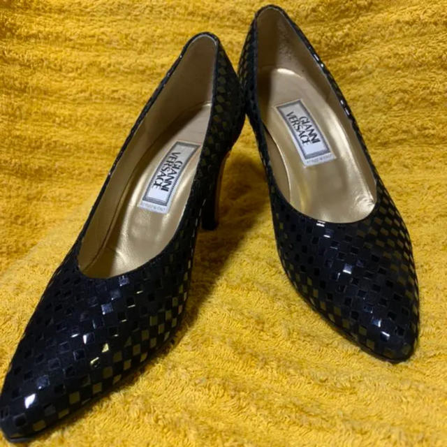 Gianni Versace(ジャンニヴェルサーチ)のヴェルサーチ✩パンプス レディースの靴/シューズ(ハイヒール/パンプス)の商品写真