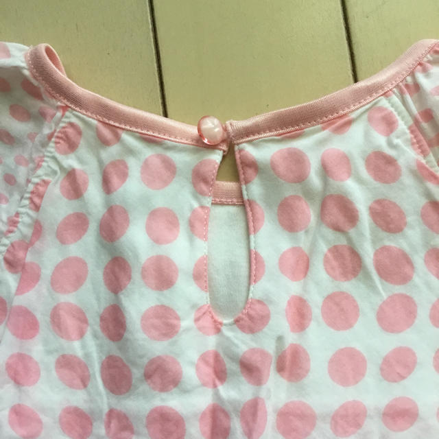 BeBe(ベベ)のフリルTシャツ BEBE キッズ/ベビー/マタニティのキッズ服女の子用(90cm~)(Tシャツ/カットソー)の商品写真