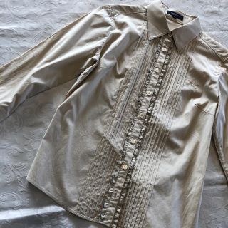 バーバリー(BURBERRY)の【BURBERRYバーバリーロンドン】ピンタックブラウス ベージュ ホースマーク(シャツ/ブラウス(長袖/七分))