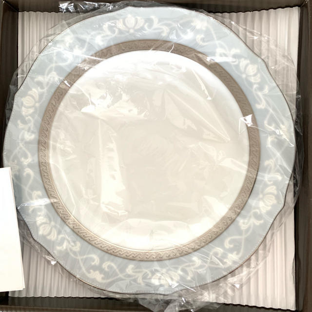 Noritake(ノリタケ)のHAMPSHIRE PLATINUM 23cm アクセントプレートペア インテリア/住まい/日用品のキッチン/食器(食器)の商品写真