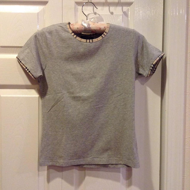 BURBERRY(バーバリー)の美品♡バーバリーのTシャツ♡グレー レディースのトップス(Tシャツ(半袖/袖なし))の商品写真