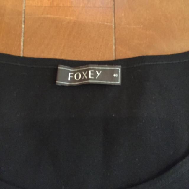 FOXEY(フォクシー)のフォクシー トップス ブラック ノースリーブ 40 レディースのトップス(カットソー(半袖/袖なし))の商品写真