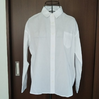 アンタイトル(UNTITLED)の白長袖コットンシャツ(シャツ/ブラウス(長袖/七分))
