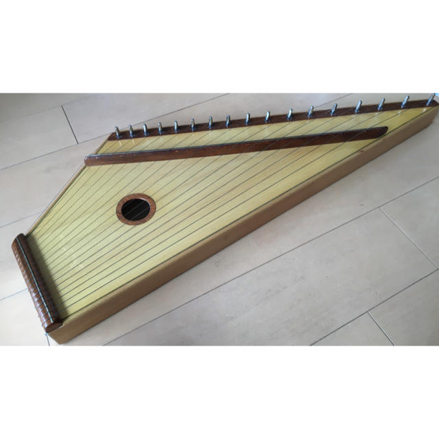 グースリ 17弦(ロシアの琴に似た楽器) 楽器の弦楽器(その他)の商品写真