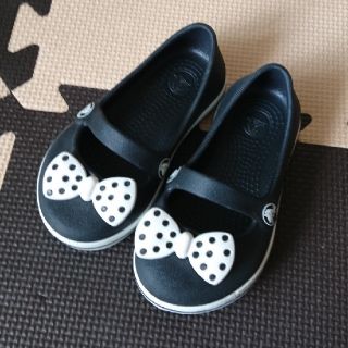 クロックス(crocs)の専用 クロックス サンダル c6 リボン付  14センチ(サンダル)