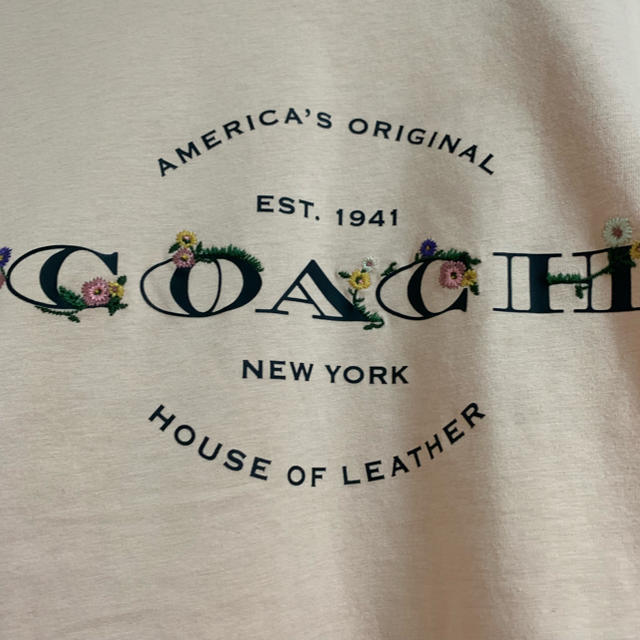 COACH(コーチ)の最終値下げ！coach tシャツ コーチ くすみピンク レディースのトップス(Tシャツ(半袖/袖なし))の商品写真