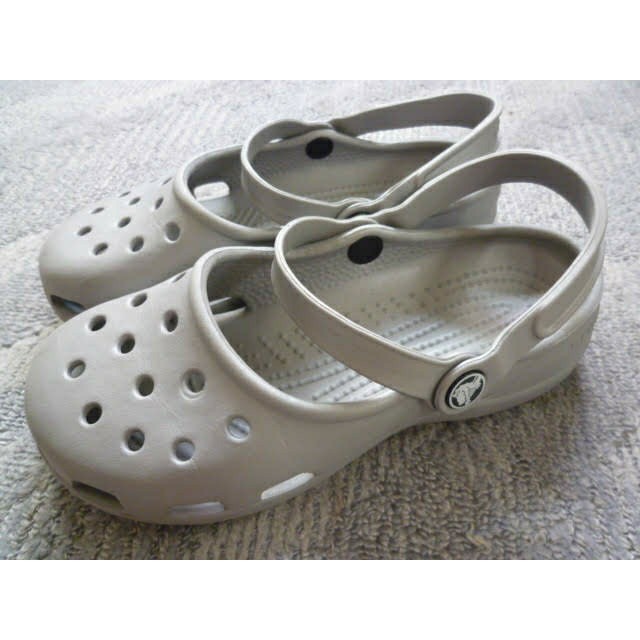 crocs(クロックス)のクロックス レディース カリンクロッグ W6 グレー レディースの靴/シューズ(サンダル)の商品写真
