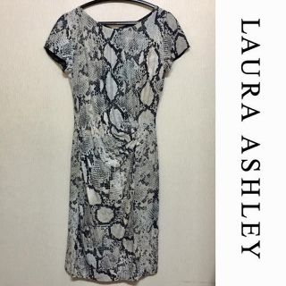 ローラアシュレイ(LAURA ASHLEY)のLaura Ashley ワンピース パイソン柄 ローラアシュレイ ヘビ柄(ひざ丈ワンピース)