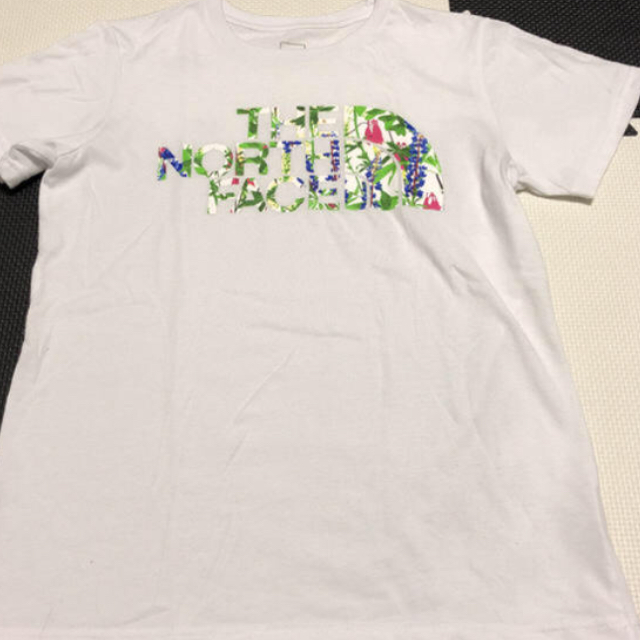 THE NORTH FACE(ザノースフェイス)の白 ノースフェイス Lサイズ レディースのトップス(Tシャツ(半袖/袖なし))の商品写真