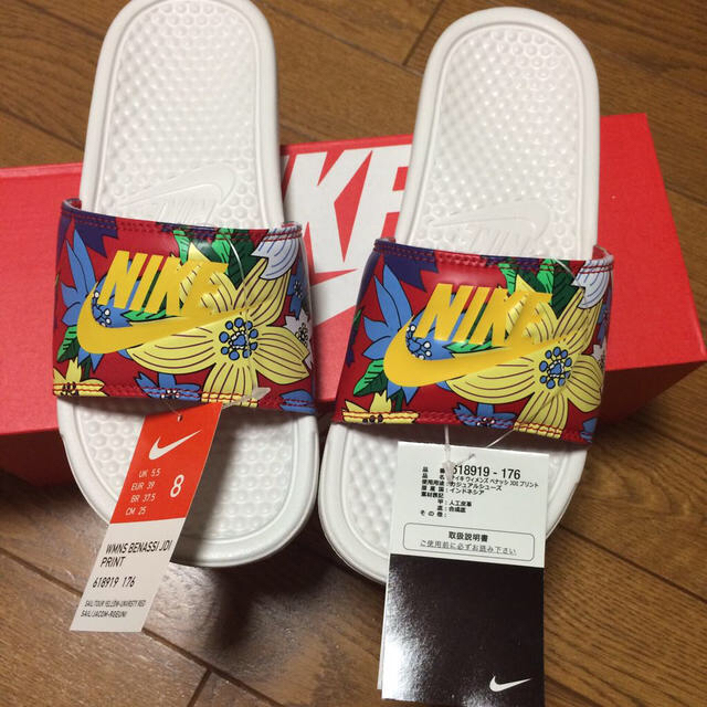 NIKE(ナイキ)のナイキ サンダル25センチ赤 レディースの靴/シューズ(サンダル)の商品写真