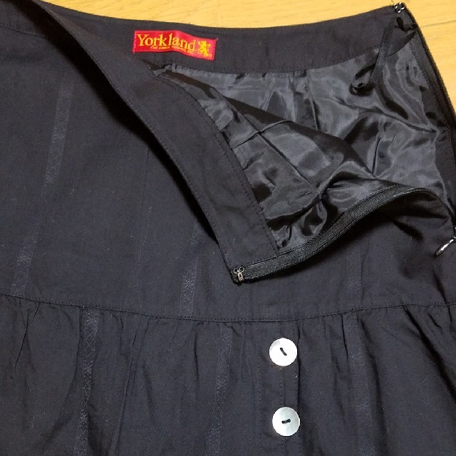 Yorkland(ヨークランド)のヨークランドスカート二枚セットブラック&アイボリー レディースのスカート(ミニスカート)の商品写真