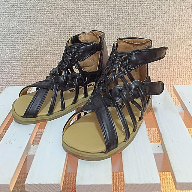 黒編み サンダル 13cm キッズ/ベビー/マタニティのベビー靴/シューズ(~14cm)(サンダル)の商品写真