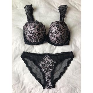 ヴィクトリアズシークレット(Victoria's Secret)のVICTORIA'S SECRET ブラセット 32DDD (日本サイズE70)(ブラ&ショーツセット)