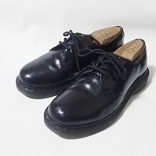 ドクターマーチン(Dr.Martens)の
王道絶対デザイン!ドクターマーチン高級3ホールローファー人気の黒！


(ローファー/革靴)