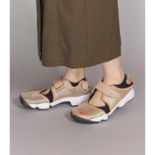 ナイキ(NIKE)の★aki様専用★ナイキエアリフト ゴールド 26㎝(スニーカー)