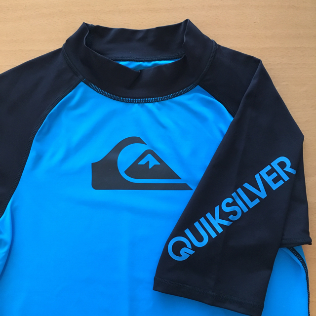 QUIKSILVER(クイックシルバー)のQUIKSILVER   ラッシュガード  150 キッズ/ベビー/マタニティのキッズ服男の子用(90cm~)(水着)の商品写真