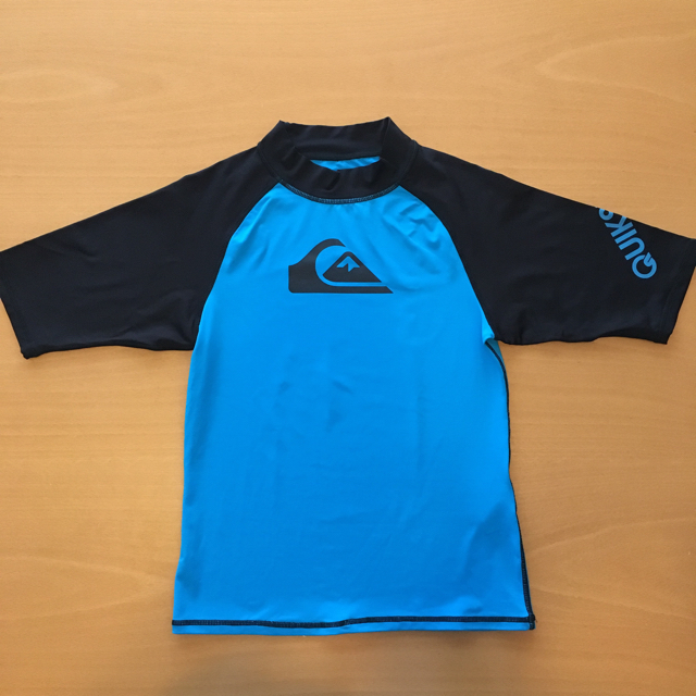 QUIKSILVER(クイックシルバー)のQUIKSILVER   ラッシュガード  150 キッズ/ベビー/マタニティのキッズ服男の子用(90cm~)(水着)の商品写真