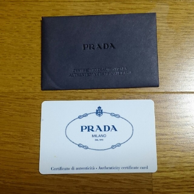 PRADA(プラダ)の★a様専用ページになります★【超美品】プラダキーケース６連 ラウンドファスナー レディースのファッション小物(キーケース)の商品写真