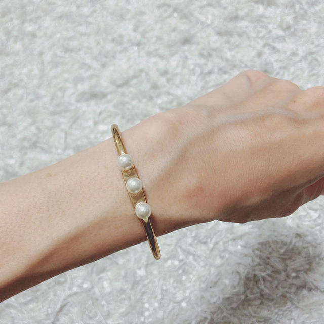 ZARA(ザラ)のパールバングル  レディースのアクセサリー(ブレスレット/バングル)の商品写真