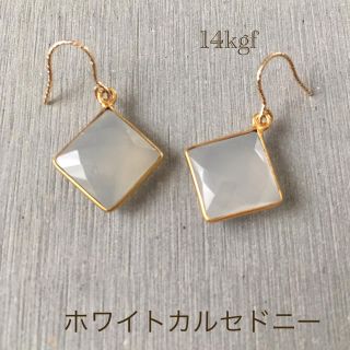 SALEホワイトカルセドニーのピアス(ピアス)