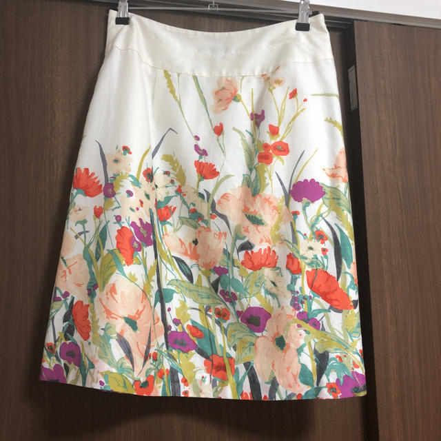 LAURA ASHLEY(ローラアシュレイ)のローラアシュレイ花柄スカート レディースのスカート(ひざ丈スカート)の商品写真