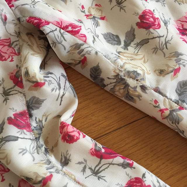 dazzlin(ダズリン)の花柄 ベージュ オールインワン サロペット オーバーオール レディースのパンツ(サロペット/オーバーオール)の商品写真