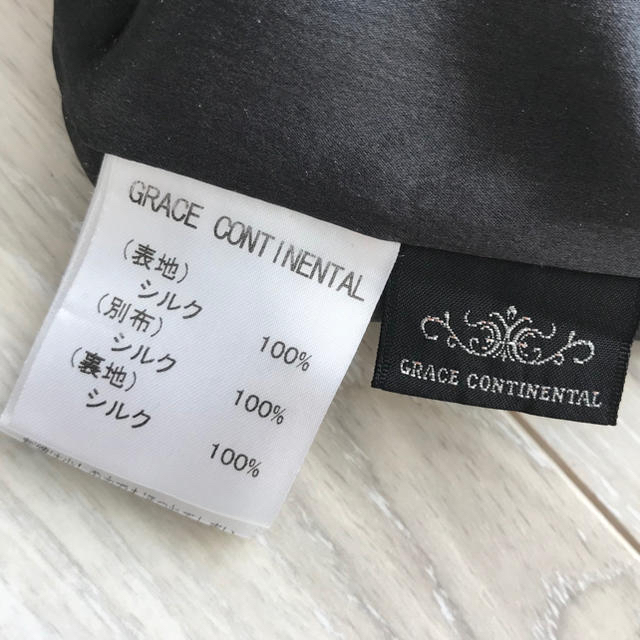 GRACE CONTINENTAL(グレースコンチネンタル)のグレースコンチネンタル シルク100% ビーズ刺繍 36 ドレス ワンピース レディースのフォーマル/ドレス(ミディアムドレス)の商品写真